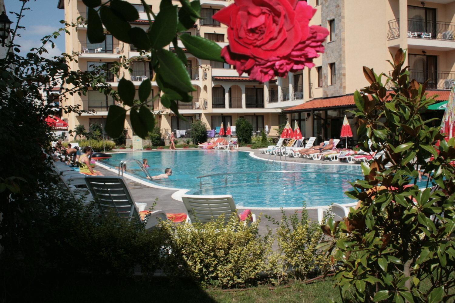 Aparthotel Rose Village Sunny Beach Esterno foto