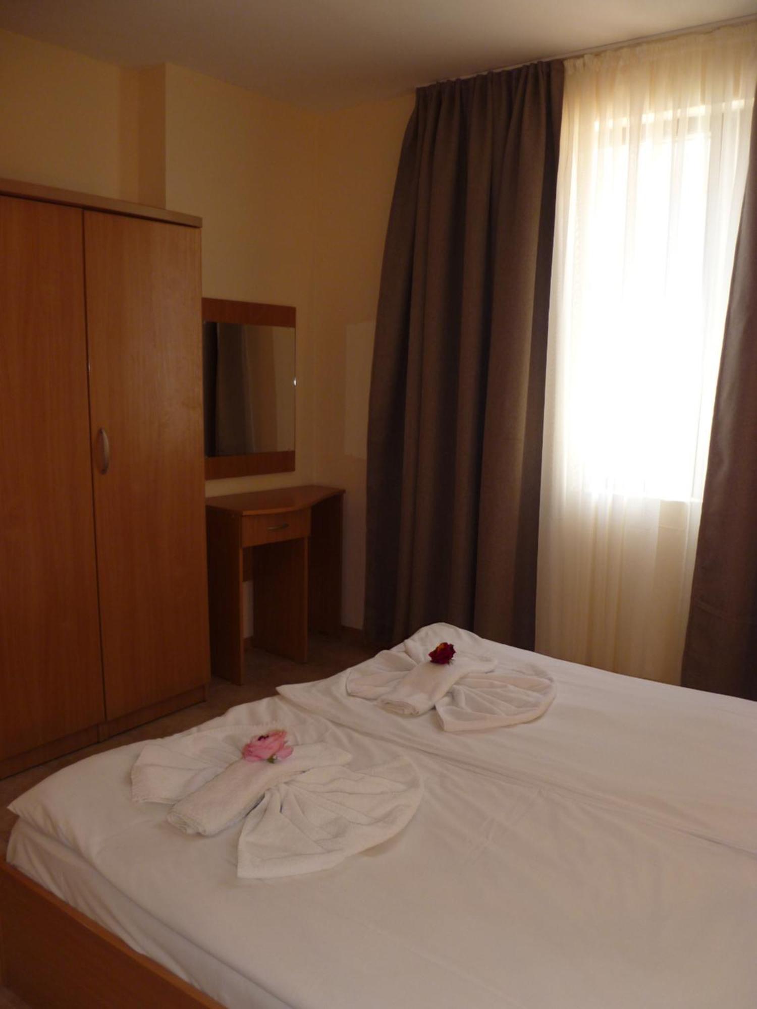 Aparthotel Rose Village Sunny Beach Esterno foto