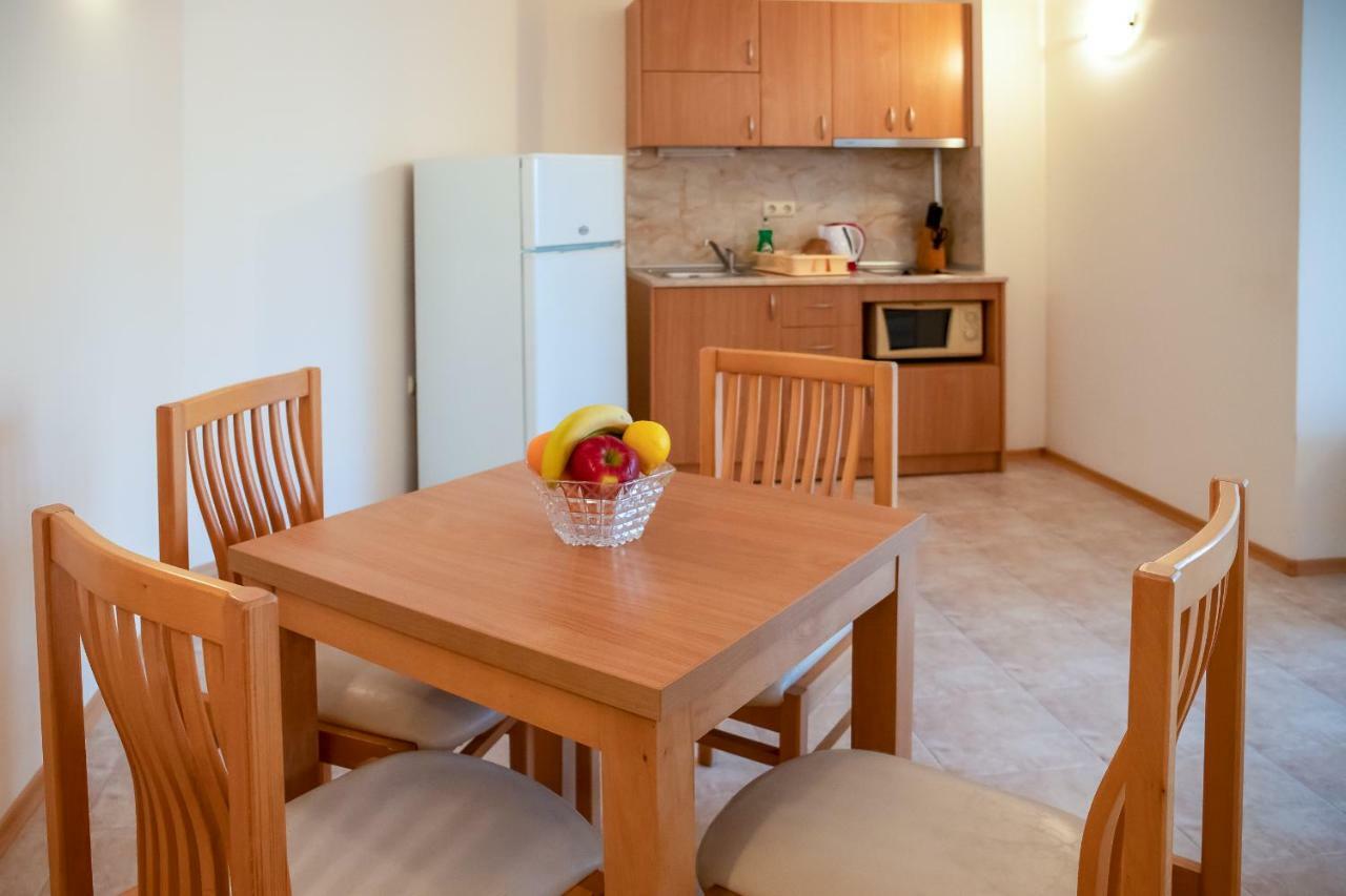 Aparthotel Rose Village Sunny Beach Esterno foto